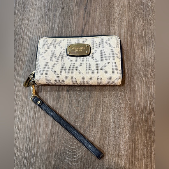 Michael Kors Monogram Wallet Wrislet - Picture 1 of 10